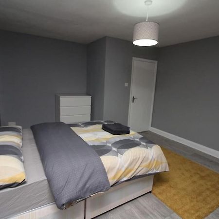 Апартаменты Modern 2 Bed Close To City Лондон Экстерьер фото