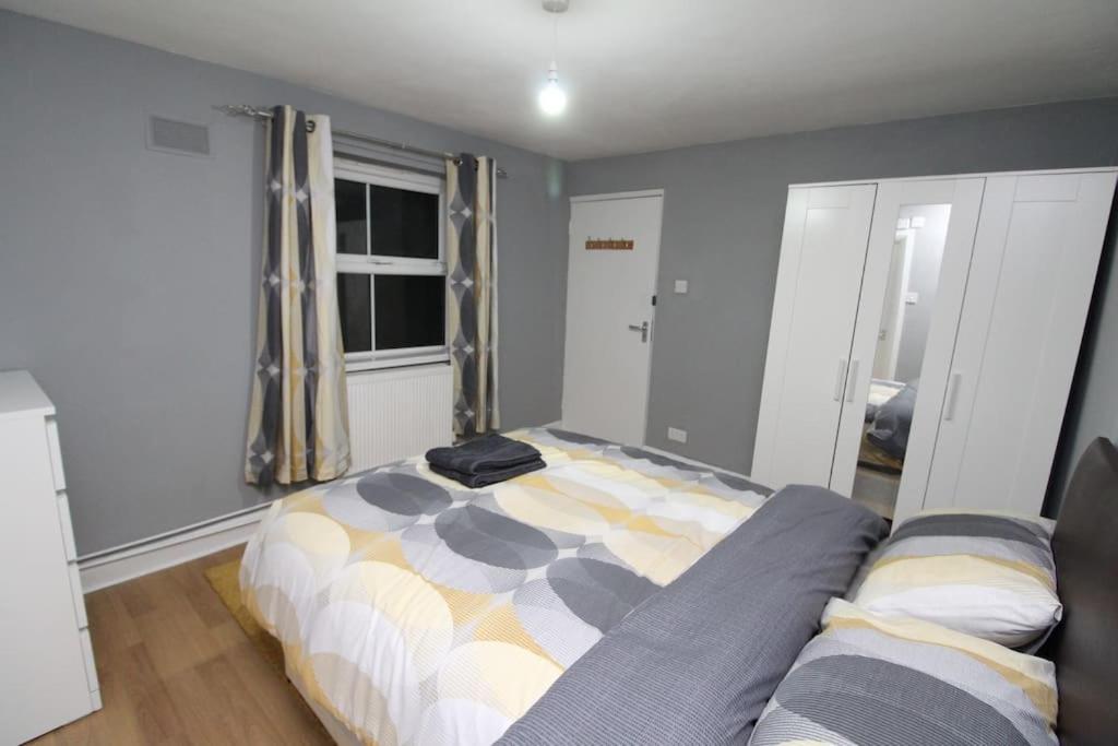 Апартаменты Modern 2 Bed Close To City Лондон Экстерьер фото