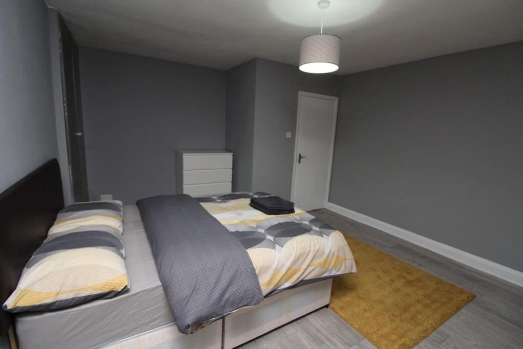 Апартаменты Modern 2 Bed Close To City Лондон Экстерьер фото