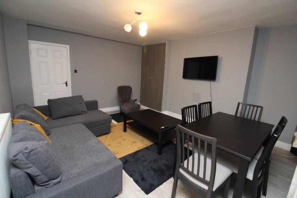 Апартаменты Modern 2 Bed Close To City Лондон Экстерьер фото